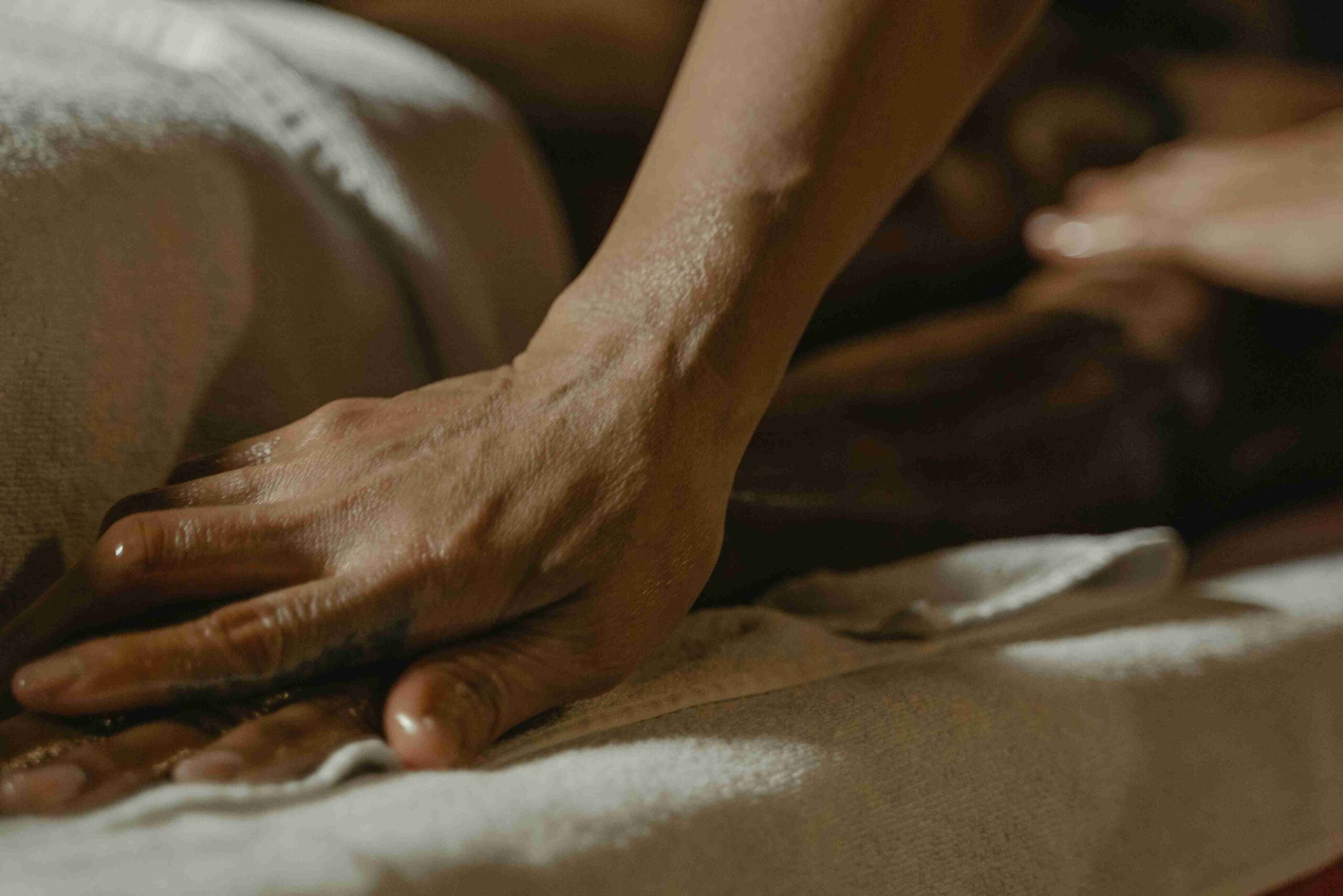 le massage Dosha Abhyanga idéal pour chasser les mauvaises énergies