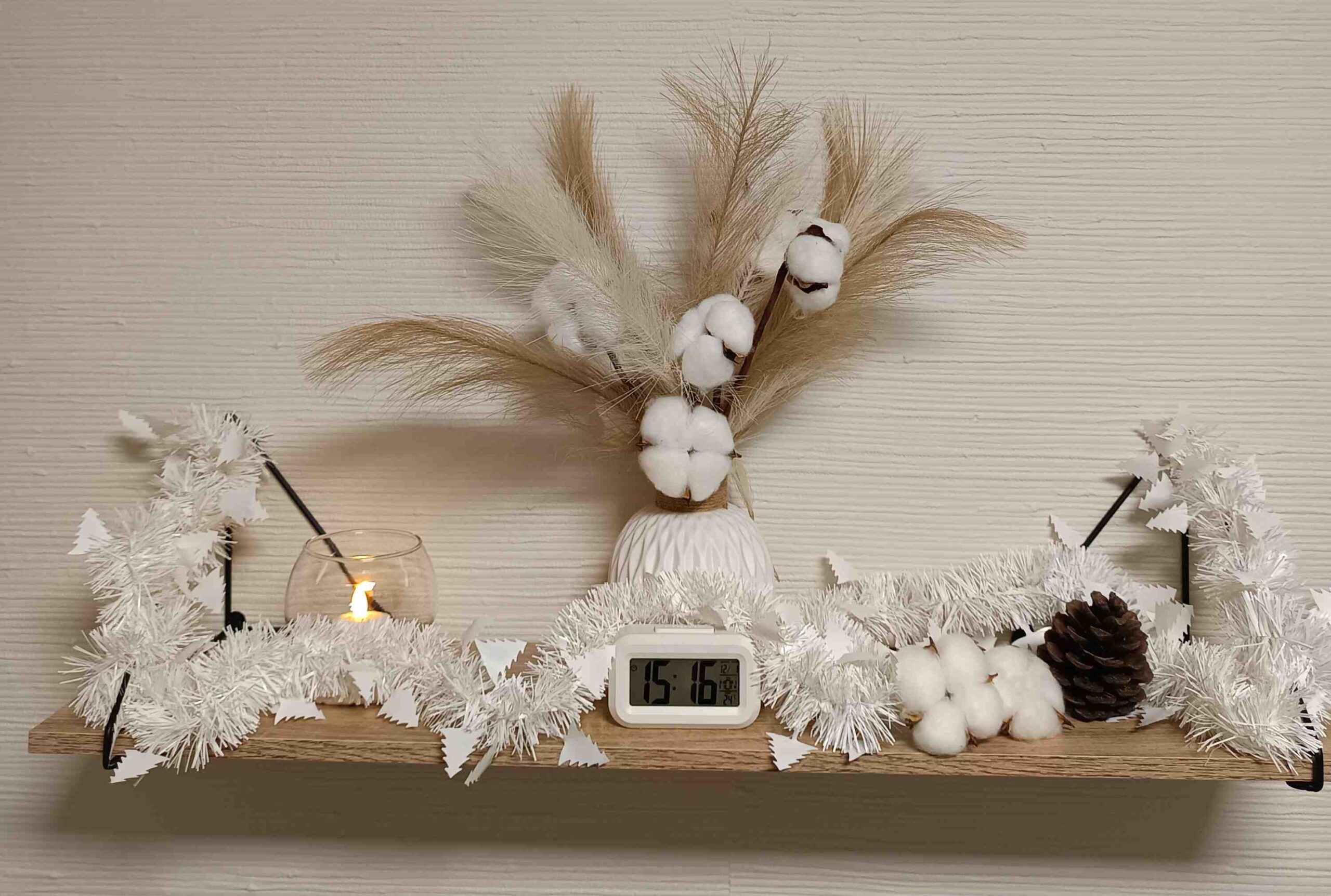 Massage début d'année - moment pour soi Salle de massage décorée avec bougies et ambiance cocooning idéale pour se reconnecter à soi.