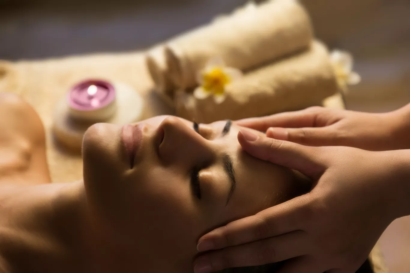 Massage Fontaine de Jouvence - soin anti-âge complet Massage du visage Fontaine de Jouvence à Aubagne, visage, cou et decolleté