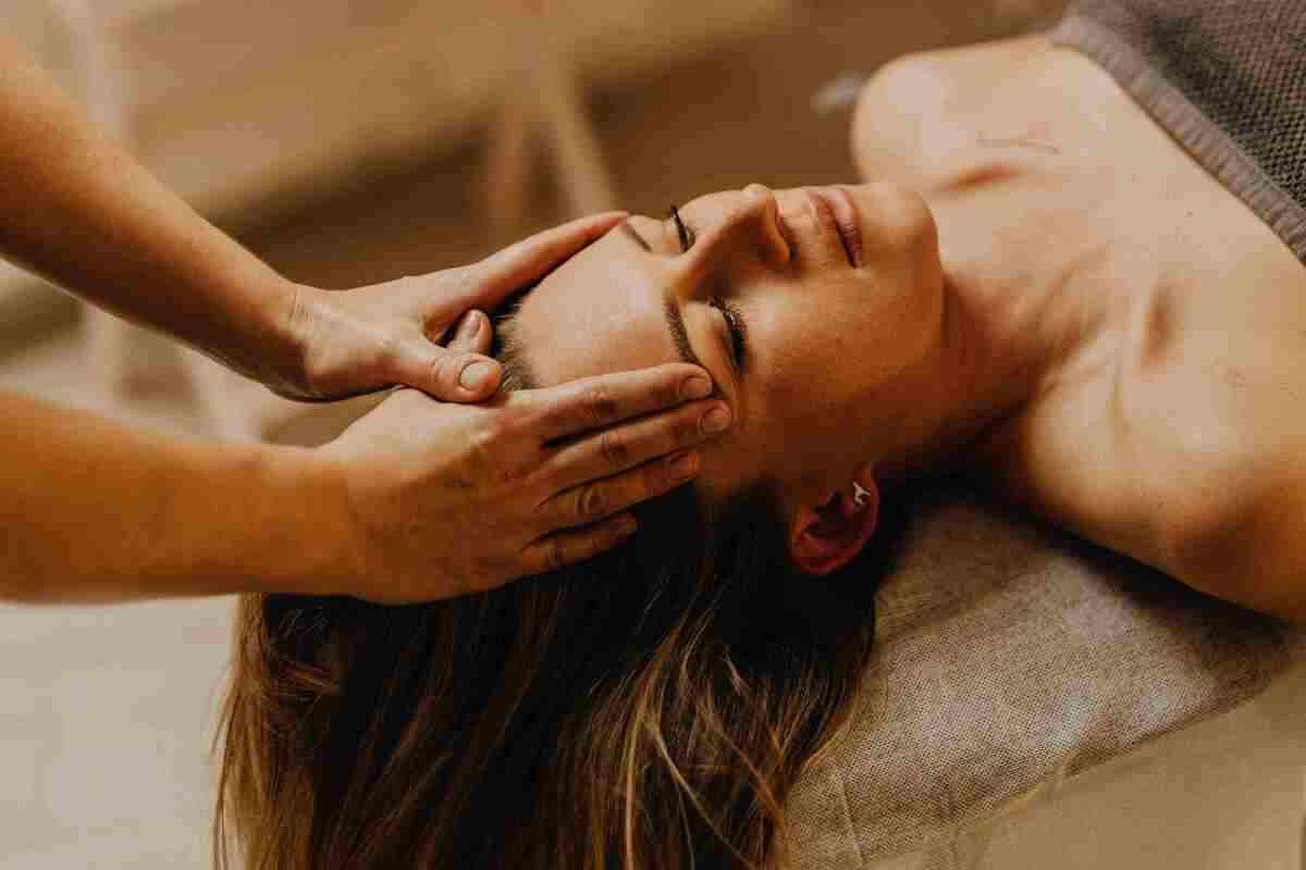 Massage des 5 continents réalisé chez Reconnexion Interieur à Aubagne.