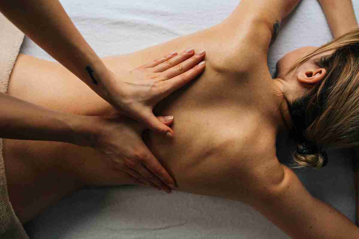 Massage Renaissance du Dos à Aubagne chez Reconnexion Interieur, soin relaxant pour libérer les tensions dorsales.