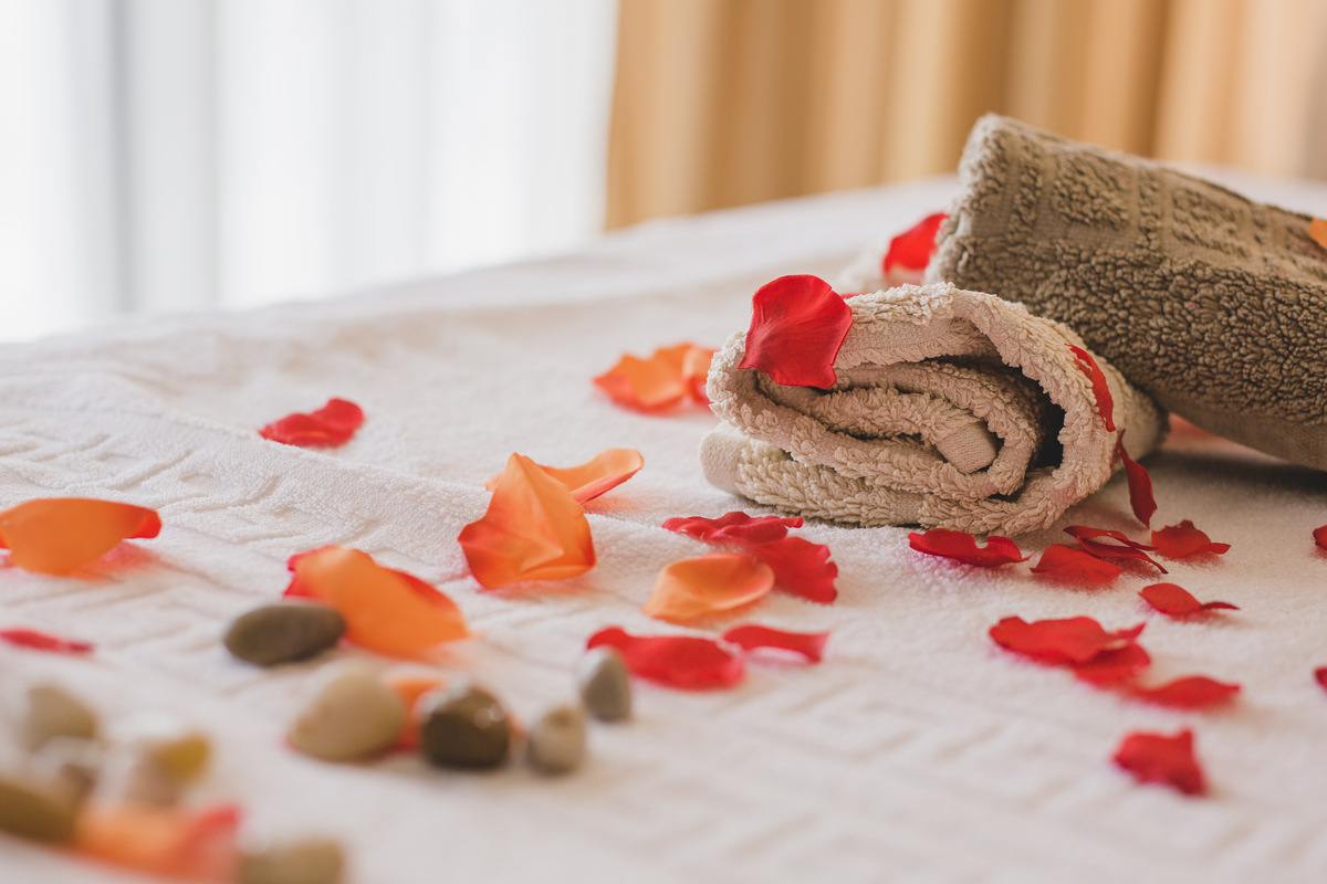 Massage relaxant l'Instant Présent à Aubagne chez Reconnexion Interieur, un soin bien-être pour détente profonde et lâcher-prise